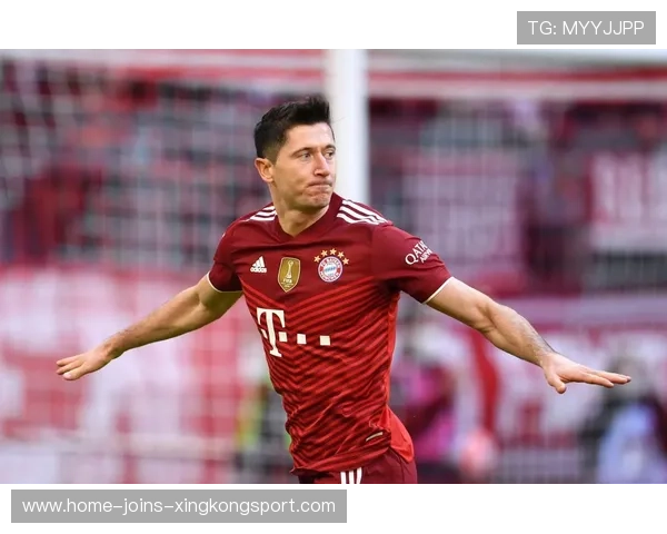 莱万精巧假动作晃倒对手,拜仁前场掌握主导