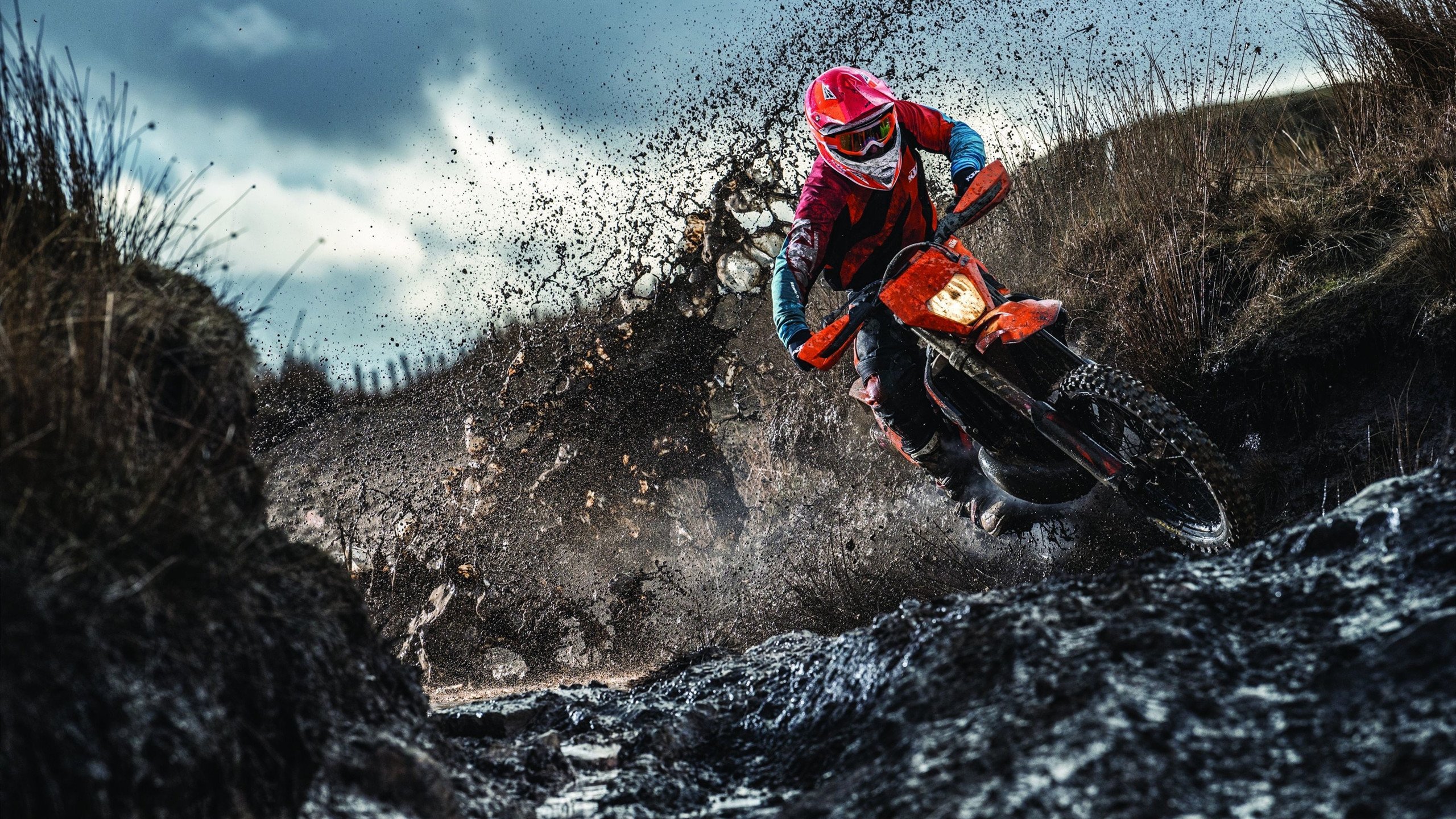 综合体育系“趣味接力马拉松” 不同项目组合完成全程